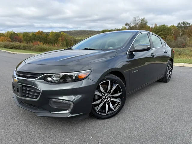 2017 Chevrolet Malibu LT FWD photo