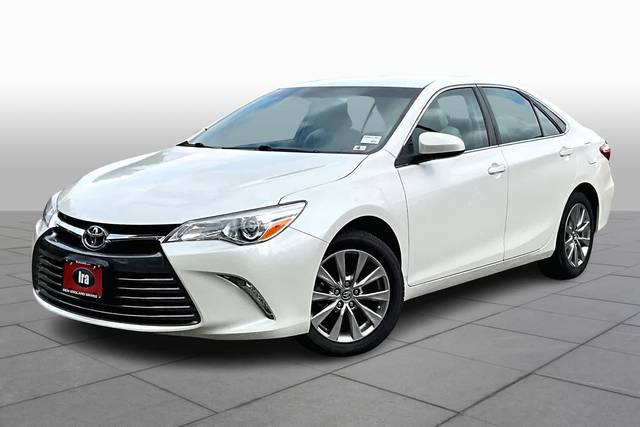 2017 Toyota Camry XLE FWD photo