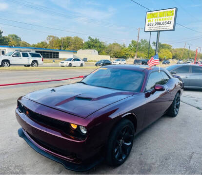 2017 Dodge Challenger SXT Plus RWD photo