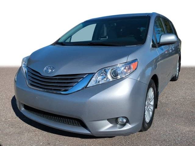 2017 Toyota Sienna XLE FWD photo