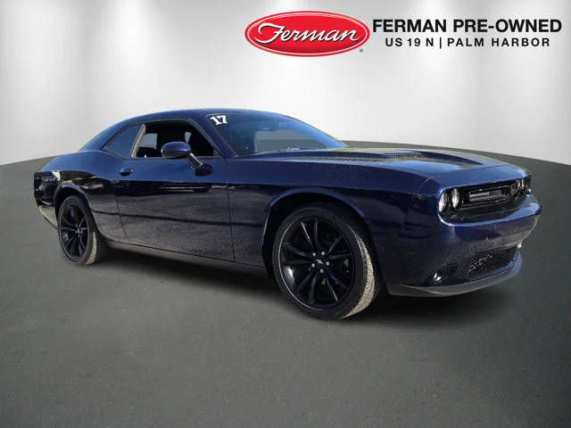 2017 Dodge Challenger SXT RWD photo