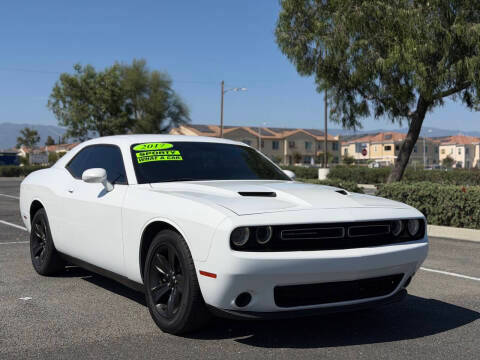 2017 Dodge Challenger SXT RWD photo
