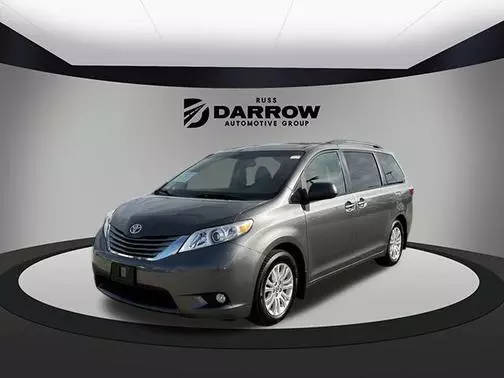 2017 Toyota Sienna XLE Premium FWD photo