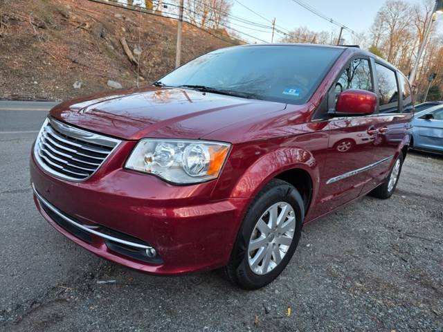 2016 Chrysler Town and Country Touring FWD photo