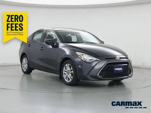2017 Toyota Yaris  FWD photo