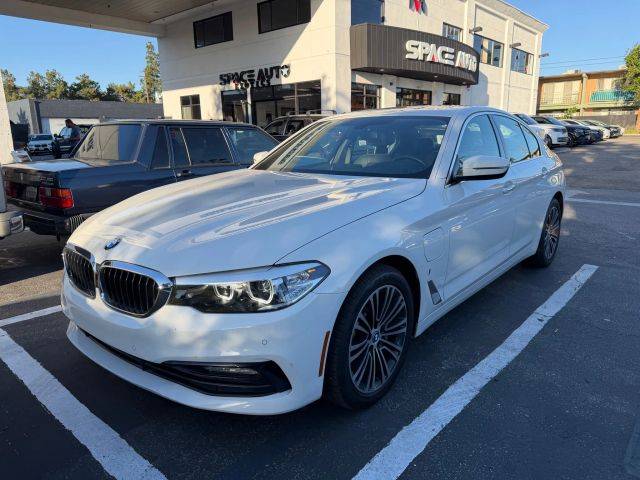 2018 BMW 5 Series 530e iPerformance RWD photo