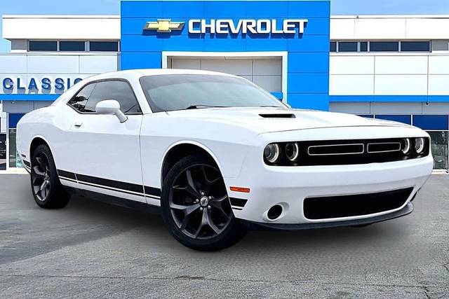 2017 Dodge Challenger SXT RWD photo