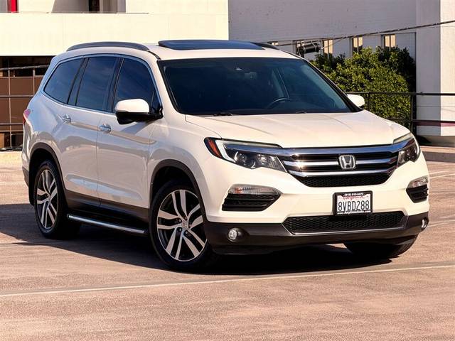 2017 Honda Pilot Touring FWD photo