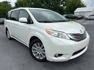 2017 Toyota Sienna XLE AWD photo