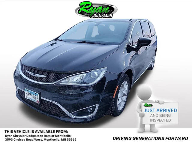 2017 Chrysler Pacifica Minivan Touring-L Plus FWD photo