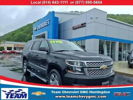 2017 Chevrolet Suburban LT 4WD photo