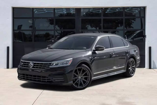 2017 Volkswagen Passat R-Line w/Comfort Pkg FWD photo