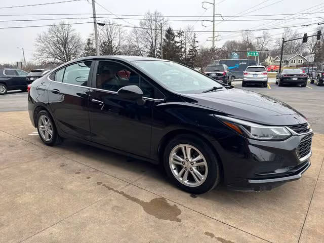 2017 Chevrolet Cruze LT FWD photo