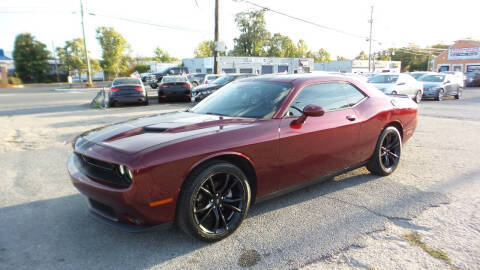 2017 Dodge Challenger SXT RWD photo