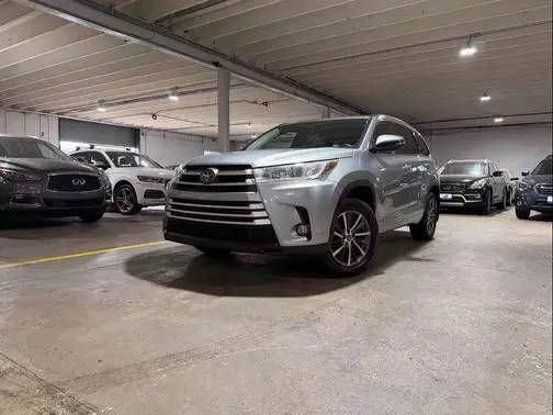 2017 Toyota Highlander XLE AWD photo