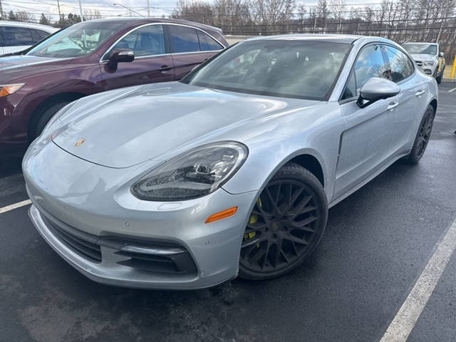 2017 Porsche Panamera 4 AWD photo