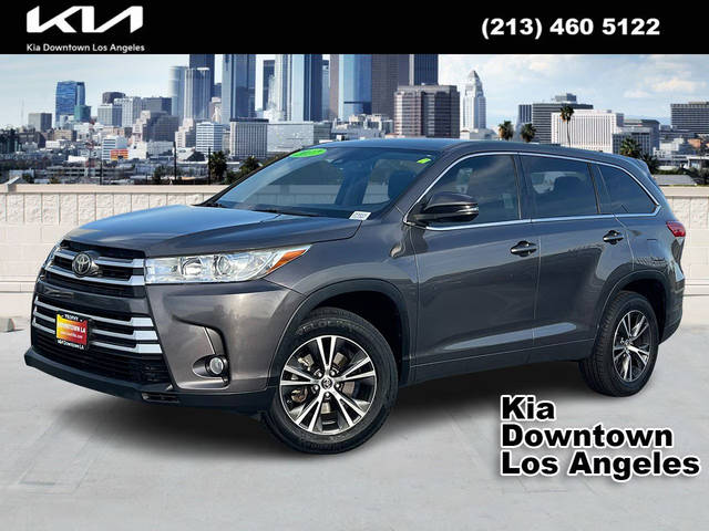 2017 Toyota Highlander LE Plus FWD photo