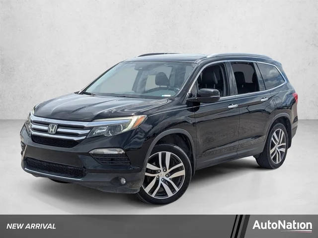 2017 Honda Pilot Touring FWD photo