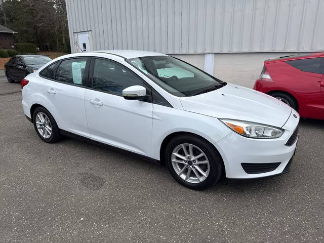 2017 Ford Focus SE FWD photo