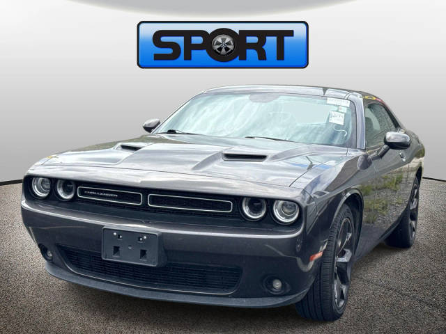 2017 Dodge Challenger SXT Plus RWD photo