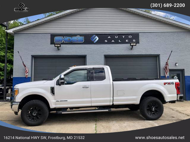 2017 Ford F-350 Super Duty Lariat 4WD photo