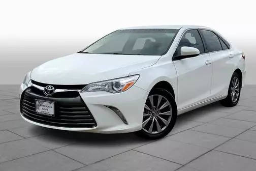 2017 Toyota Camry XLE FWD photo