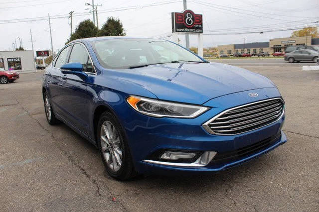 2017 Ford Fusion SE FWD photo