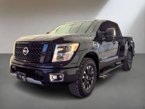 2017 Nissan Titan PRO-4X 4WD photo