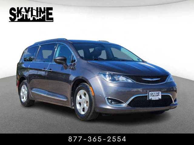 2017 Chrysler Pacifica Minivan Touring-L Plus FWD photo