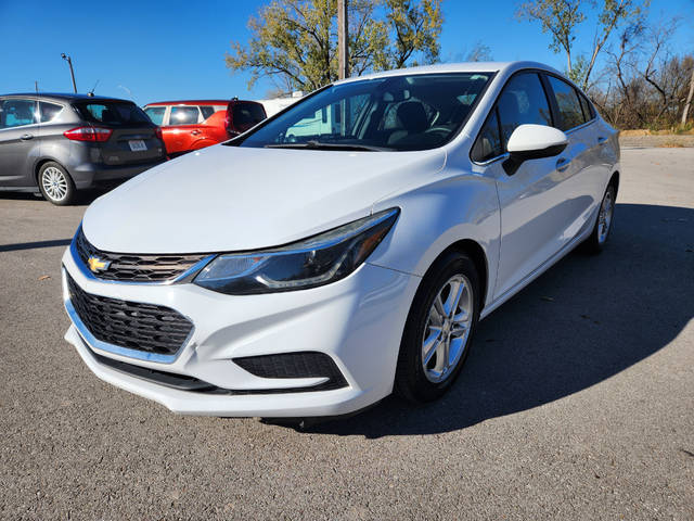 2017 Chevrolet Cruze LT FWD photo