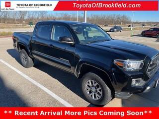 2017 Toyota Tacoma SR5 4WD photo