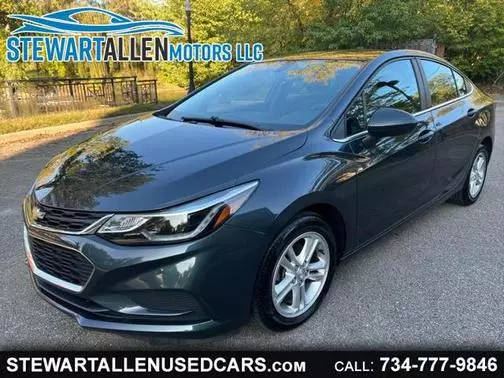 2017 Chevrolet Cruze LT FWD photo