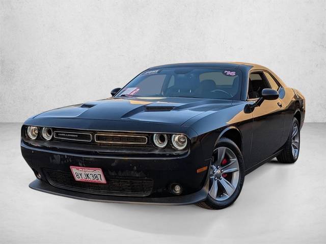 2016 Dodge Challenger SXT RWD photo