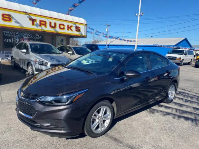 2017 Chevrolet Cruze LT FWD photo