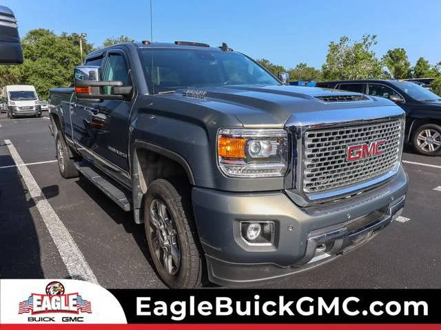 2017 GMC Sierra 2500HD Denali 4WD photo