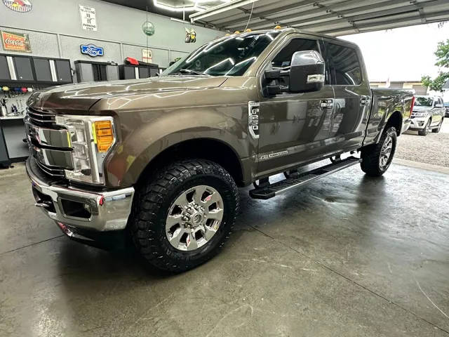 2017 Ford F-250 Super Duty Lariat 4WD photo