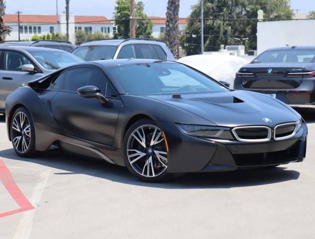 2017 BMW i8  AWD photo