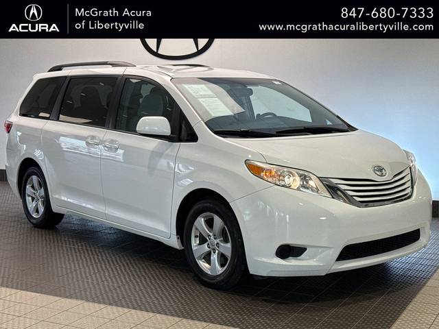 2017 Toyota Sienna LE FWD photo