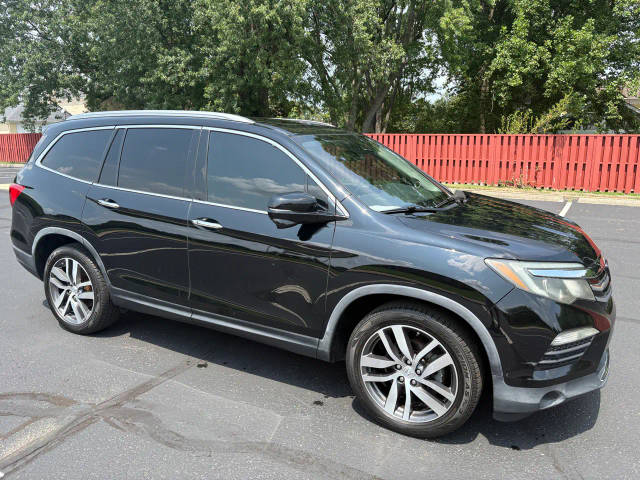 2017 Honda Pilot Touring FWD photo