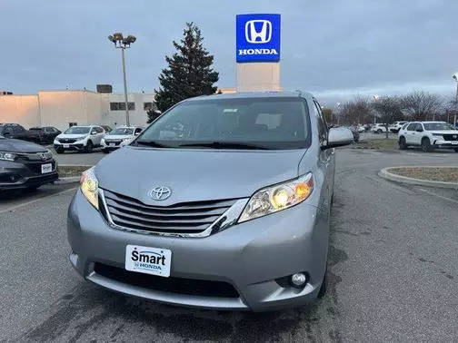 2017 Toyota Sienna XLE FWD photo