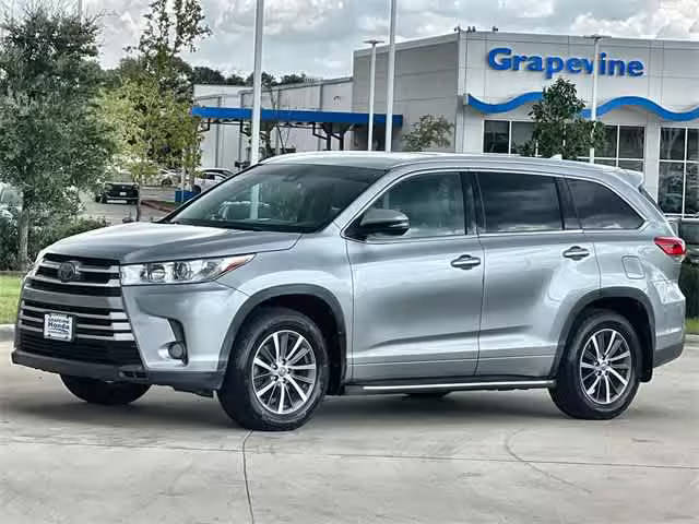 2017 Toyota Highlander XLE FWD photo