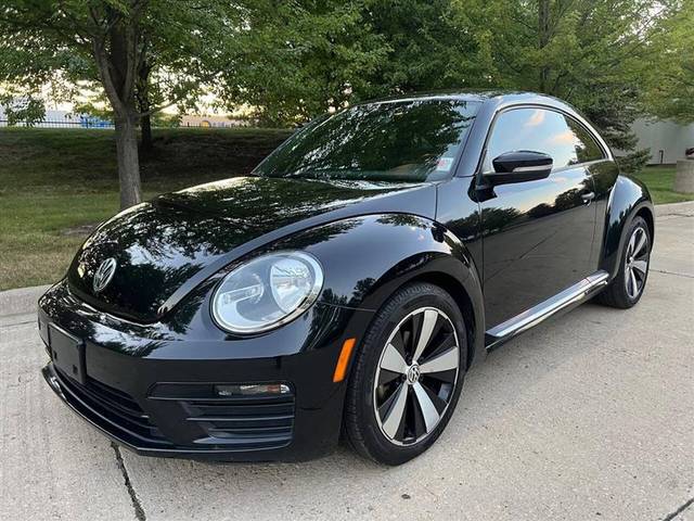 2017 Volkswagen Beetle 1.8T Classic FWD photo