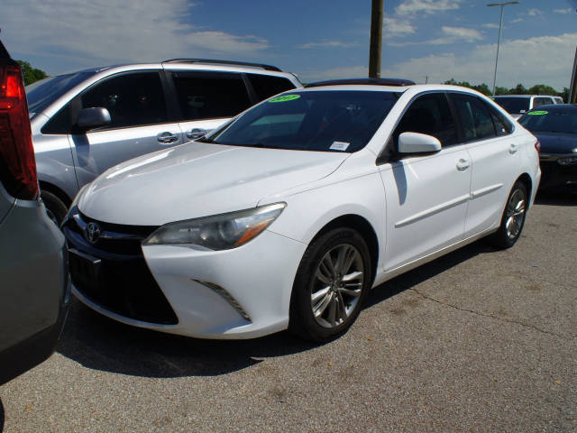 2017 Toyota Camry SE FWD photo