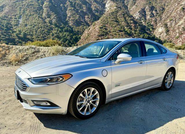 2017 Ford Fusion Energi SE FWD photo