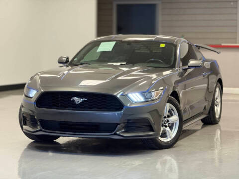 2017 Ford Mustang V6 RWD photo