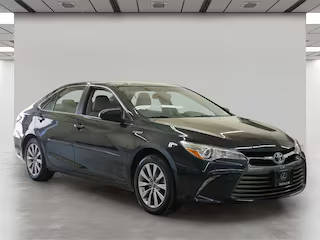 2017 Toyota Camry Hybrid XLE FWD photo