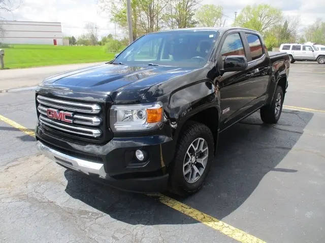 2017 GMC Canyon 4WD SLE 4WD photo