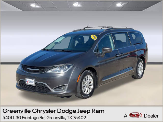 2017 Chrysler Pacifica Minivan Touring-L FWD photo
