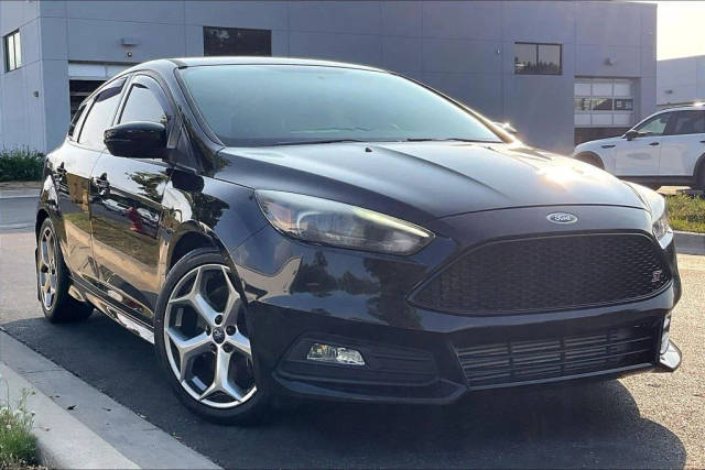 2017 Ford Focus ST FWD photo