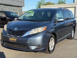 2017 Toyota Sienna LE FWD photo